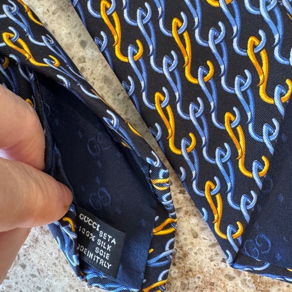 GUCCI MEN'S GG LOGO NAVY BLUE WITH GOLD & LIGHT BLUE DESIGN TIE BRAND NEW WIDES - Picture 4 of 4